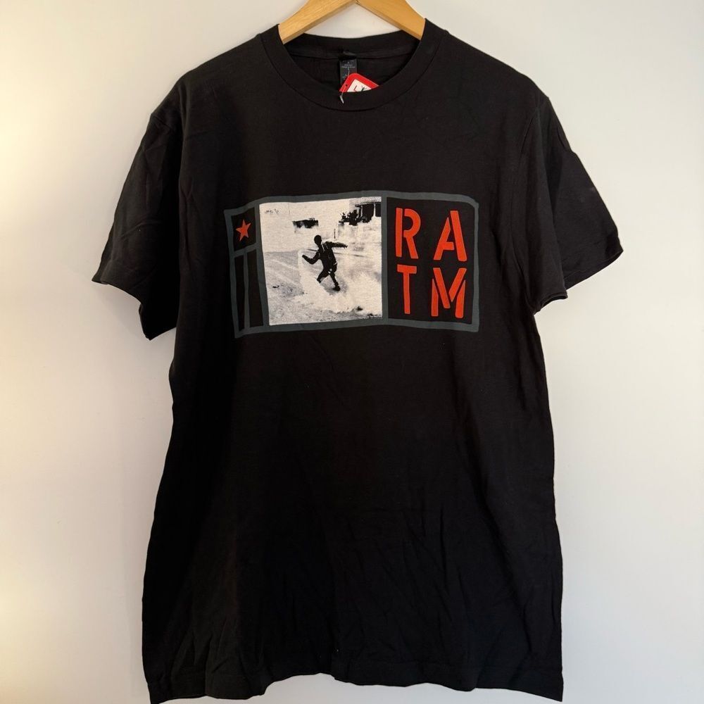 NWT RAGE AGAINST THE MACHINE SMOKE BOMB T SHIRT LARGE